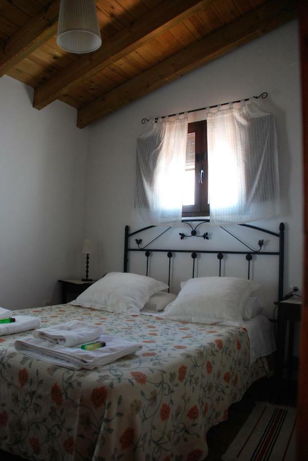 Casa Rural La Torre Альмонастер-ла-Реаль Екстер'єр фото